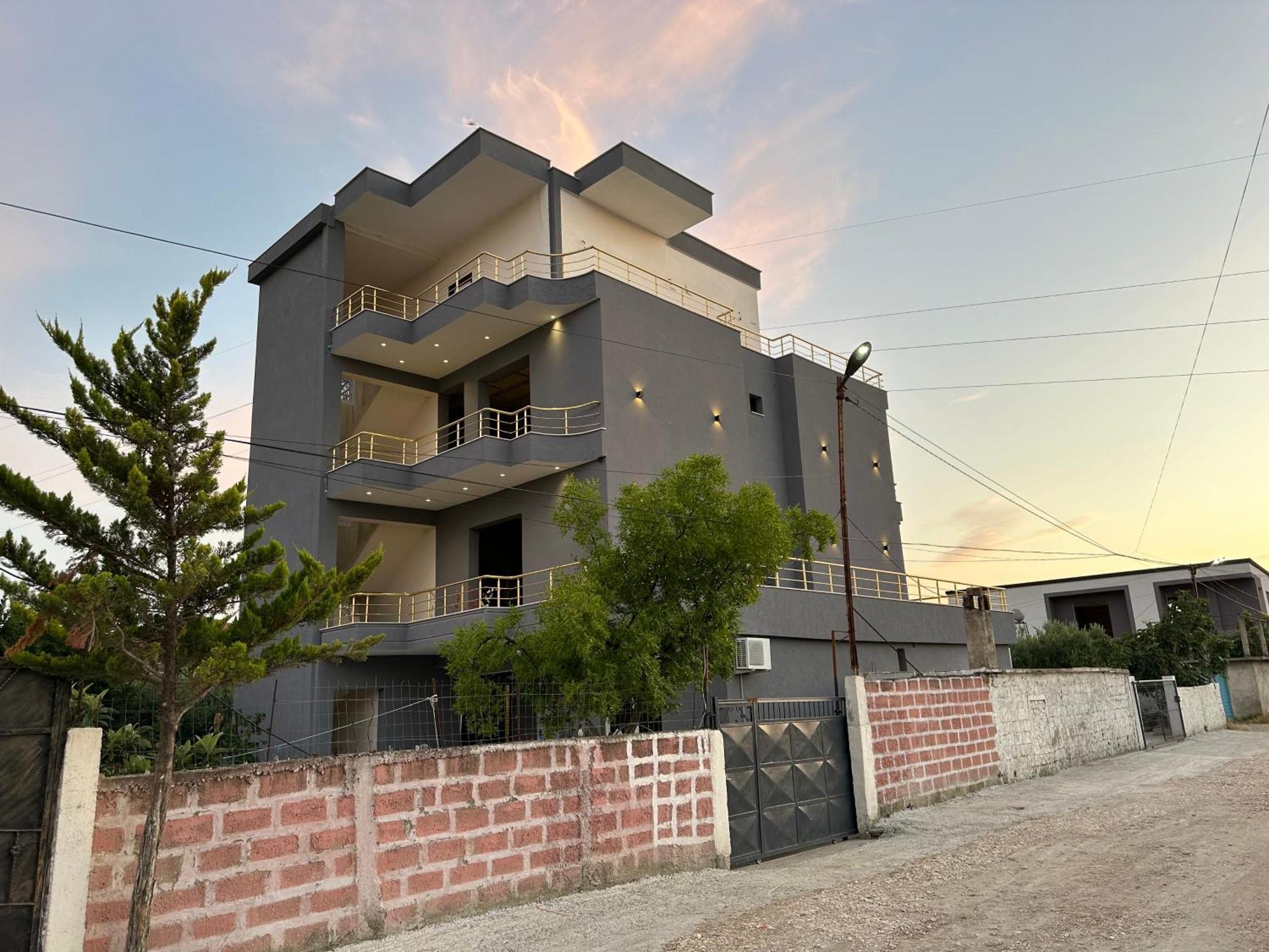 Mico'S Apartments Vlore Exterior photo